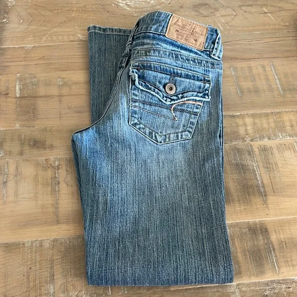 American Eagle Women’s Boyfriend Jeans - Picture 2 of 6